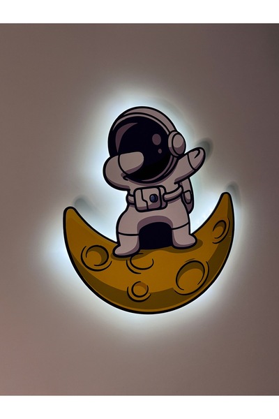 UViolets Dekoratif Ahşap Baskılı Ay Üstünden Ayakta Duran Astronot Çocuk Odası Gece Lambası 31*35