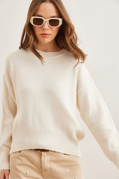 Olalook Women's Ecru Bottom Oval Crew Neck Basic Knitwear Sweater Kzk- 19000914