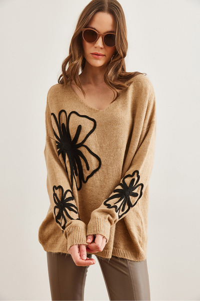 Olalook Camel Decorated Soft Knitwear V-Neck Sweater - Kzk- 19000695
