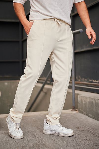 Trendyol Collection Ecru strukturierte Sweatpants - Normaler Schnitt, Nähte TMNAW25EA00000
