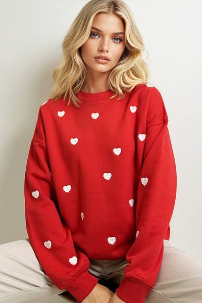 Trend Alaçatı Stili Damen-Sweatshirt mit roter Herz-Stickerei – Rundhalsausschnitt, Raster, 3 Fäden ALC-X13230