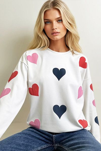 Trend Alaçatı Stili Ecru Color Oversize mikina – Crew Neck, Heart Print, 2 Thread Alc-X13314