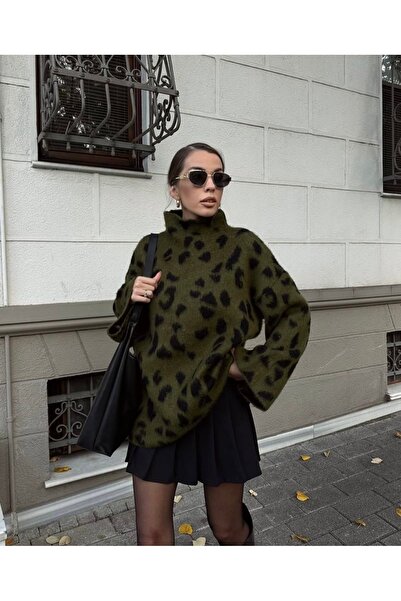 Piedra Women's Half Turtleneck Leopard Pattern Sweater