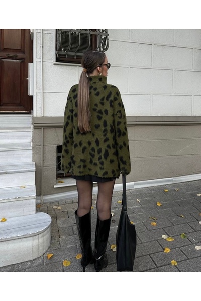 Piedra Women's Half Turtleneck Leopard Pattern Sweater