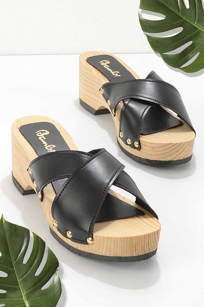 Bambi Women's Black Slippers K04635000409