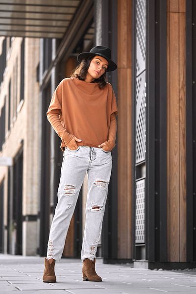 BEWEAR Sweatshirt with a back neckline