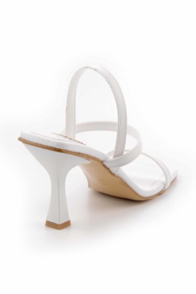 Bambi Weiße klassische Damenschuhe mit Absatz K05156080009