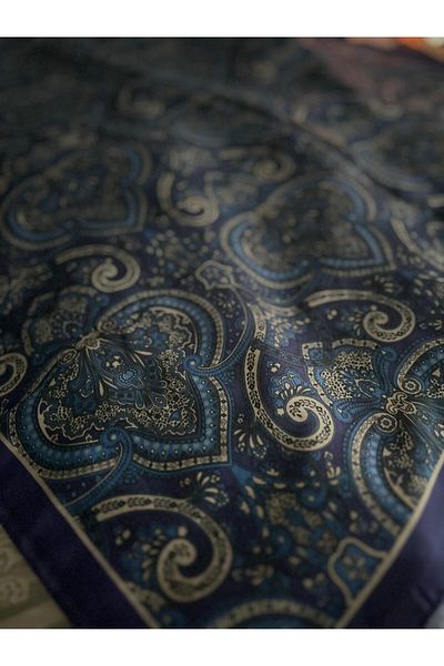 Merwiss Şal albastru bleumarin moale cu model etnic retro