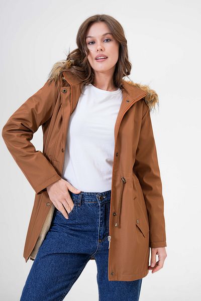Butik Дамско водоустойчиво палто с качулка и подплата от кожа
