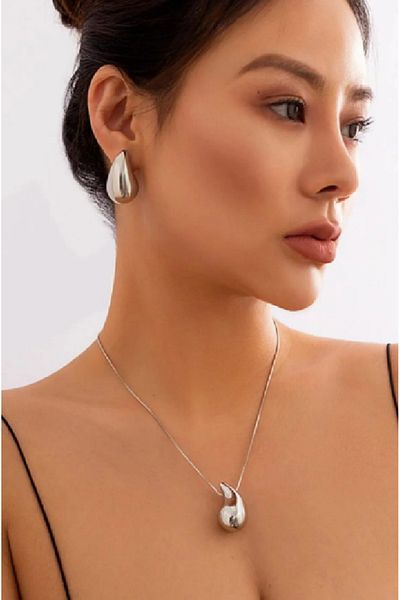 eleganzo Drop Model Earrings - Timeless Elegance