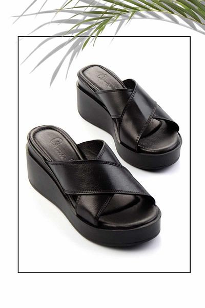 Bambi Black Genuine Leather Women's Slippers K 04359022203