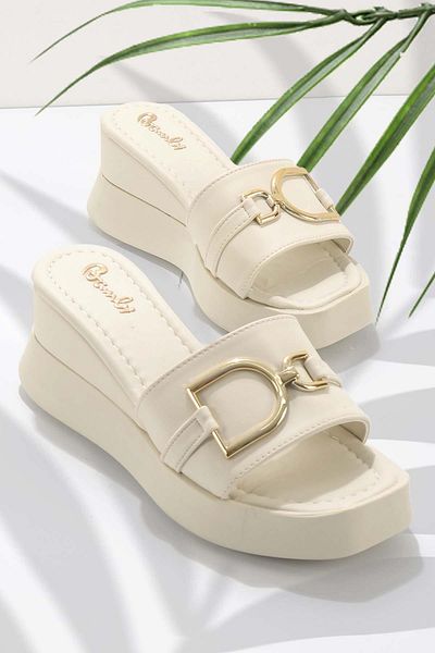 Bambi Beigefarbene Hausschuhe für Damen K04823300609