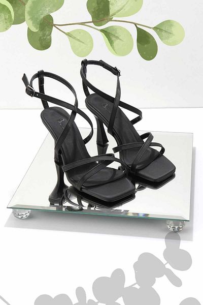 Bambi Klassische Damenschuhe mit Absatz aus mattschwarzem Satin K 05124011438