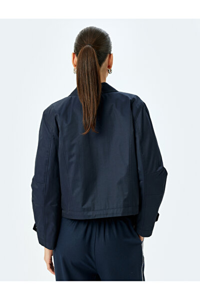 Koton Saisonale Gabardine-Jacke mit Kapuze und Taschendetail mit Reißverschluss