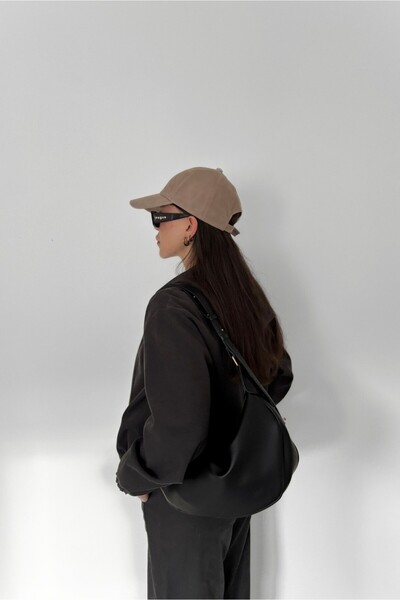 Yuka Atelier Sage Casual Look Μαύρη γυναικεία τσάντα ώμου με ρυθμιζόμενο λουράκι