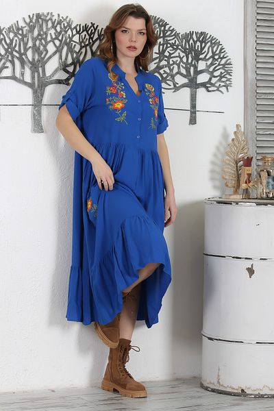 Chiccy Rochie brodata cu guler judecator - Saks Blue, maneci 3/4, nasturi si buzunare, tiv cu volane 134 54