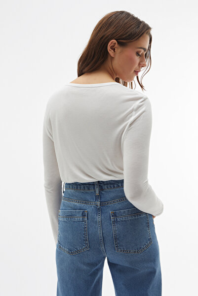 Mudo V-Neck Long Sleeve T-Shirt