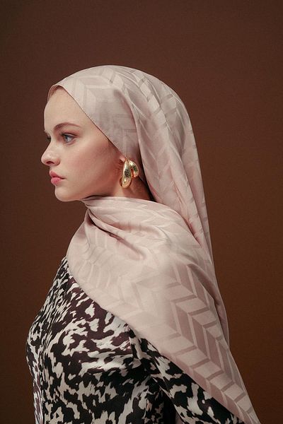 carell Cream Colored Diamond Patterned Cotton Silk Shawl