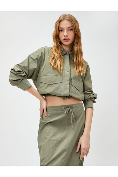 Koton Crop-Shirt mit langen Ärmeln und Taschen, detailliertem, geknöpftem elastischem Bund