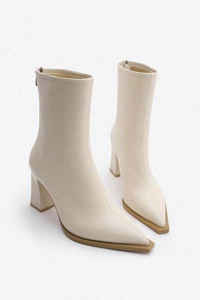 Marjin Damenstiefel mit Absatz, spitzer Zehenbereich, Reißverschluss hinten, dicker Absatz, Kikas, ecru