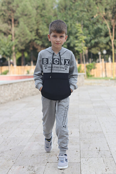 Merry Store Új stílusú Bronx nyomott mintás gyerek tréningruha szett kapucnival és zsebekkel