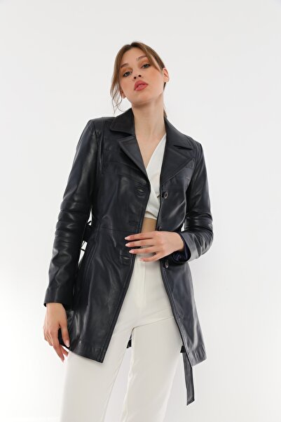 Basics&More سترة بحزام جلدي باللون الأزرق الداكن من Jesica