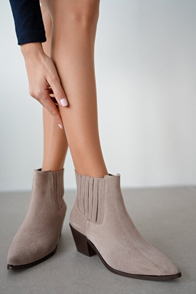 selinshoes Haggy Sivri Burun Süet Lastikli Kısa Topuklu Kadın Bot- BEJ