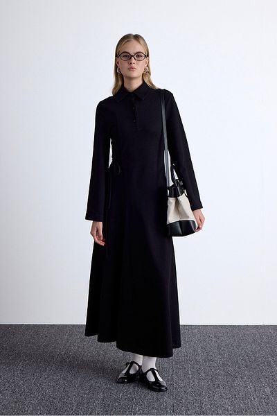 Manuka Schwarzes Premium-Strickkragenkleid