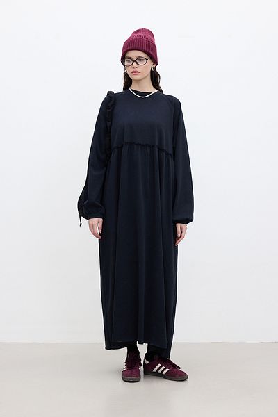 Manuka Schwarzes Oversize-Kleid mit Kordelzug