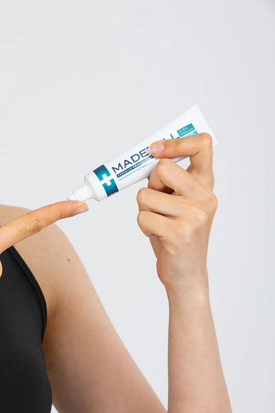 Madetoll Moisturizing and Soothing Care Cream for After Sun - 4 Single Wet Wipes