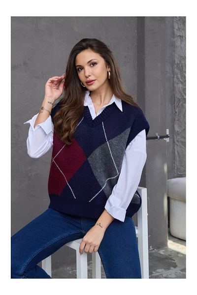Elif Özbey Butik Тъмносин пуловер с диамант с V-образно деколте