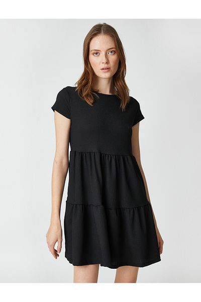 Koton Gestuftes Minikleid mit Rückendetail und kurzen Ärmeln