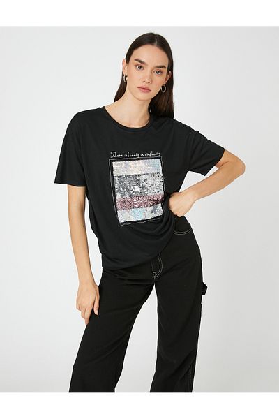 Koton Tricou cu imprimeu text cu paiete și mânecă scurtă cu decolteu