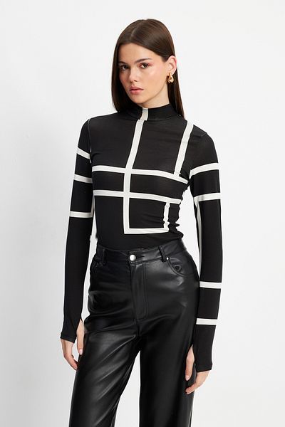 Bipantolon Body de damă alb-negru cu model labirint cu detaliu pentru degete