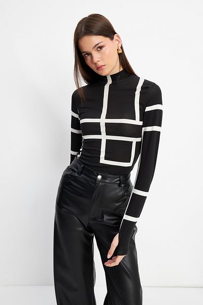 Bipantolon Body de damă alb-negru cu model labirint cu detaliu pentru degete