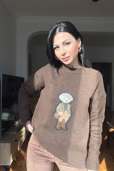 Seda Yalçın Atelier Pulover din tricot brodat cu ursuleț maro