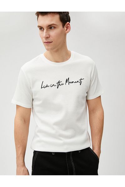 Koton Slogan vyšívané tričko Textured Crew Crew Bavlna Krátký rukáv