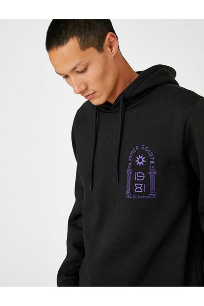 Koton Basic-Kapuzenpullover mit Fernost-Print und langen Ärmeln