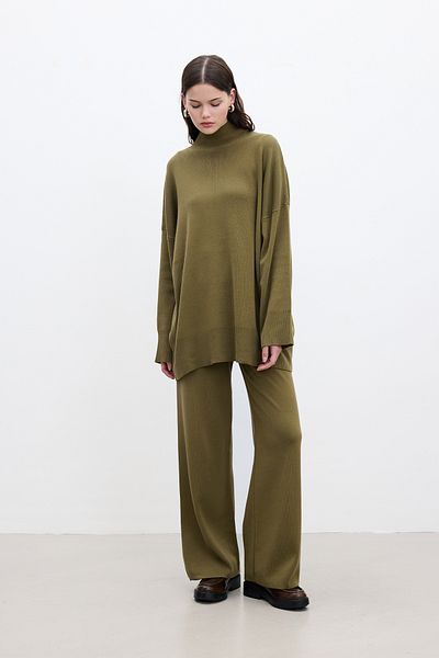 Manuka Grüner Oversize-Pullover mit hohem Kragen