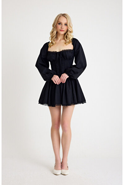 BERFUĞ KIRAN SİYAH GÖĞSÜ BÜZGÜLÜ DANTEL DETAYLI UZUN KOL ELBİSE