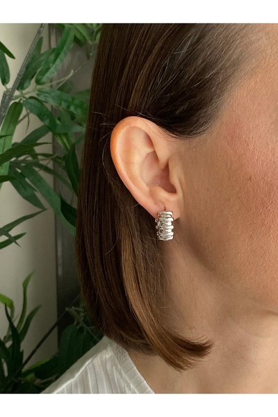 Lucios ALTIN İŞÇİLİKLİ KARARMAZ SERİ KÜÇÜK BOY HALKA KÜPE