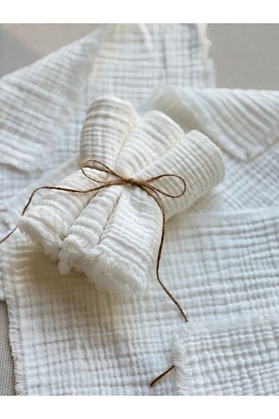 BETSY STUDIO White 3-Piece Muslin Mouth Wipe Sweat Cloth