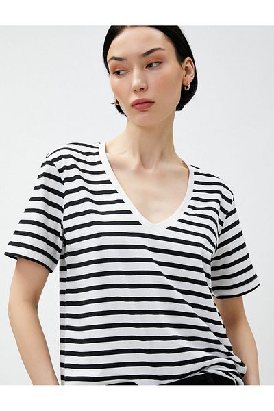 Koton T-Shirt με λαιμόκοψη με κοντό μανίκι
