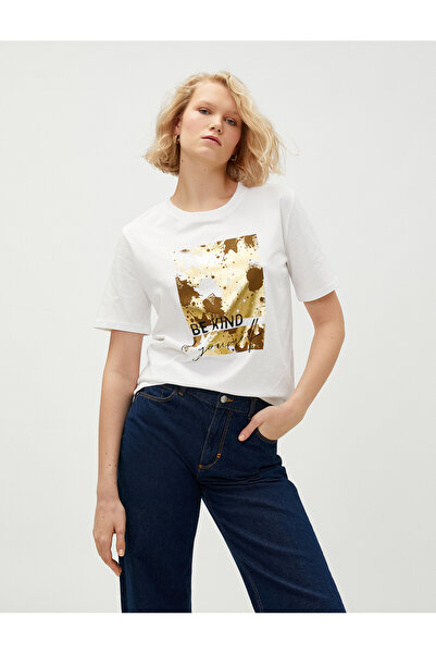 Koton تي شيرت قصير الأكمام مطبوع عليه حمار وحشي وياقة V