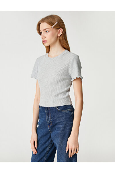 Koton Crop Tričko s krátkým rukávem a výstřihem s texturou
