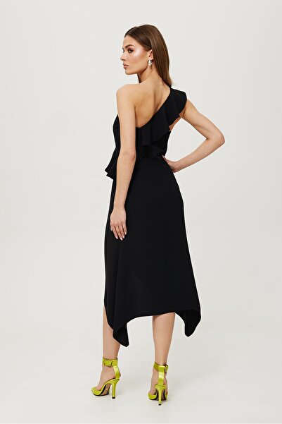 Makover One-shoulder dress with a ruffle