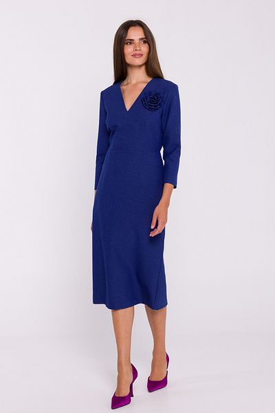 Stylove O rochie midi simplă cu decolteu în V