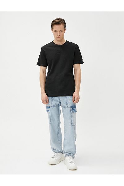 Koton Tricou de bază texturat cu mânecă scurtă cu decolteu