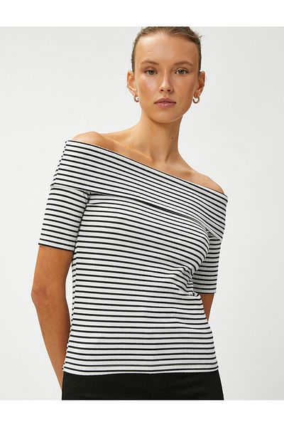 Koton Schulterfreies T-Shirt mit kurzen Ärmeln und schmaler Passform