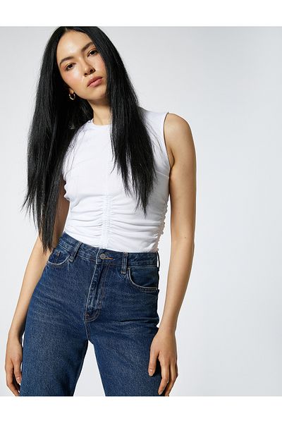 Koton Ärmellose Bluse mit schmaler Passform und detaillierter Raffung